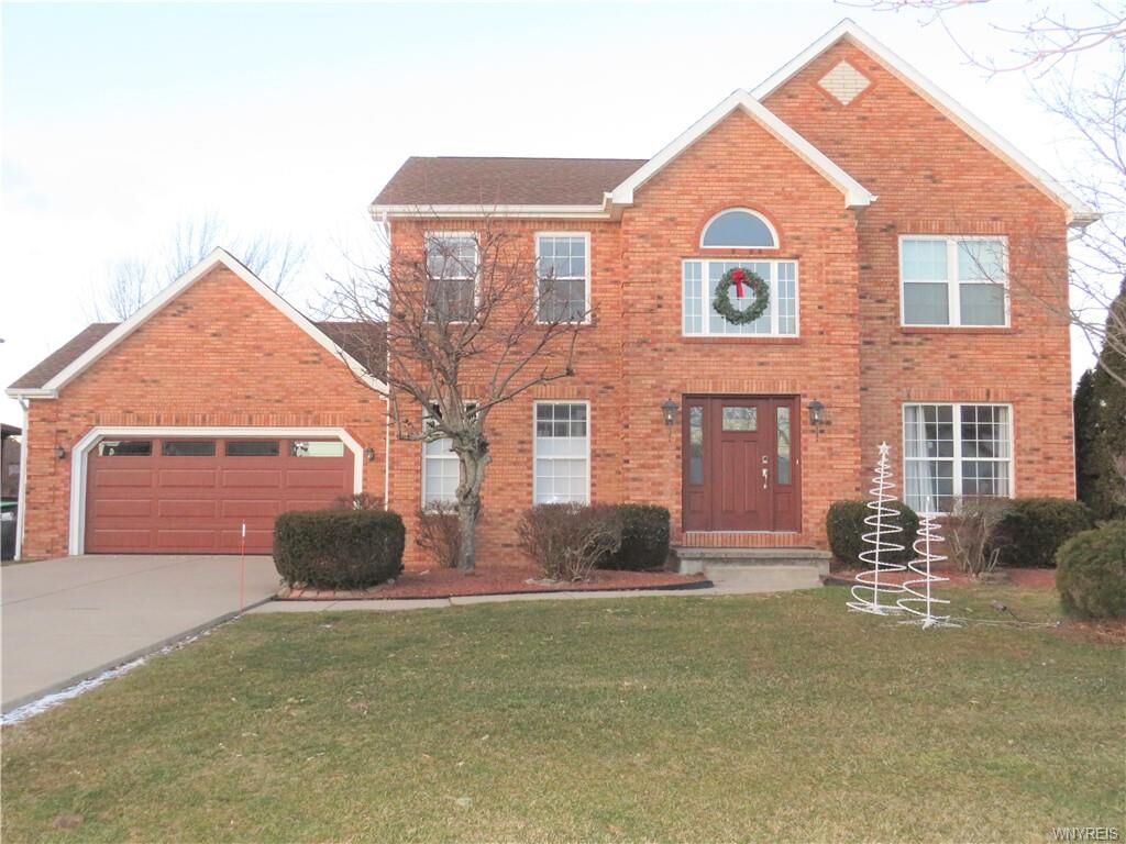 Property Photo:  101 Woodstream Drive  NY 14072 