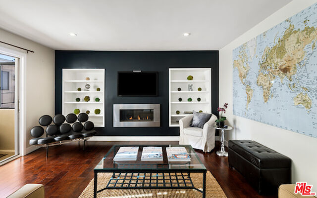Property Photo: 834 6th St 204 CA 90403