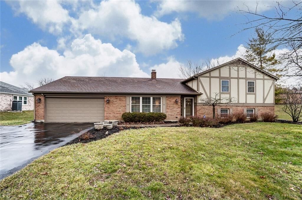 Property Photo: 1573 Roamont Drive OH 45459