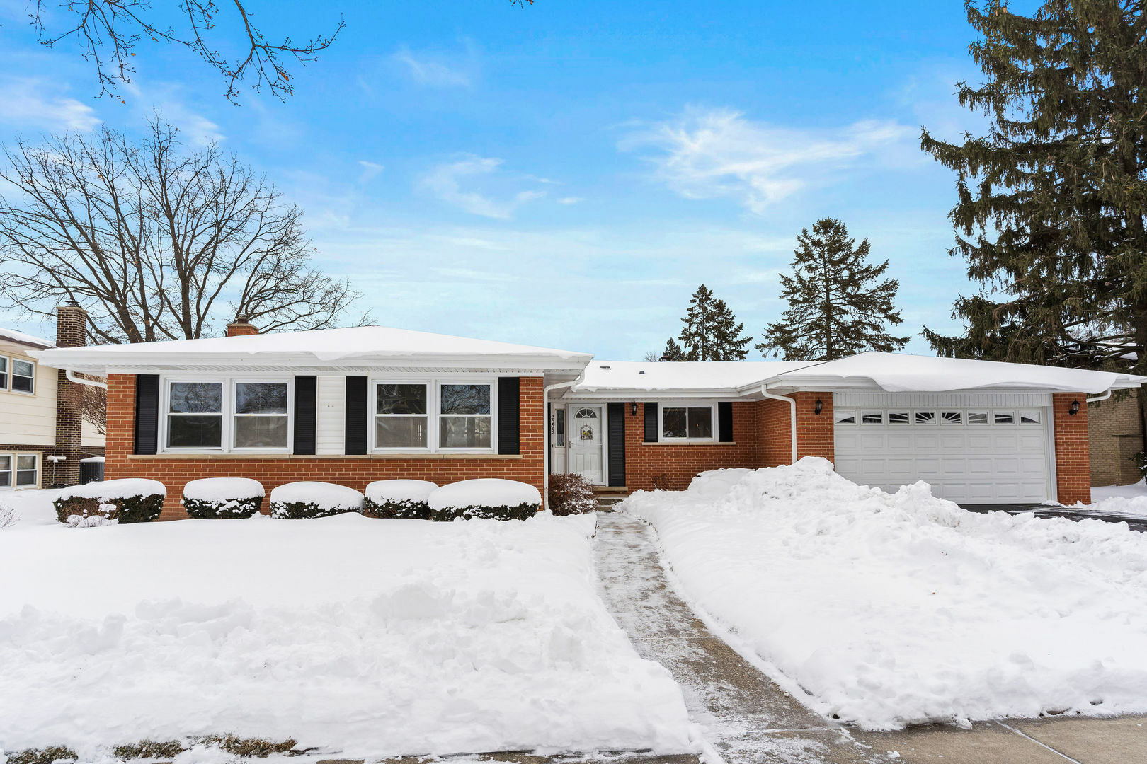 Property Photo:  2003 N Spruce Terrace  IL 60004 