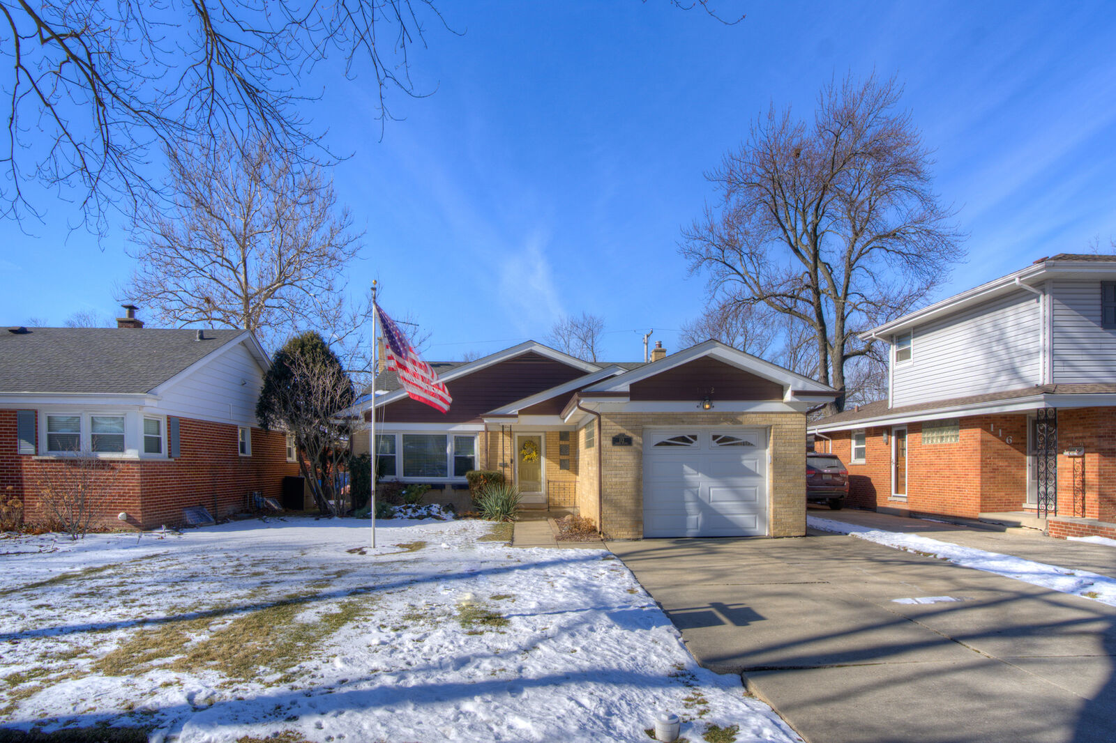Property Photo:  112 N Aldine Avenue  IL 60068 