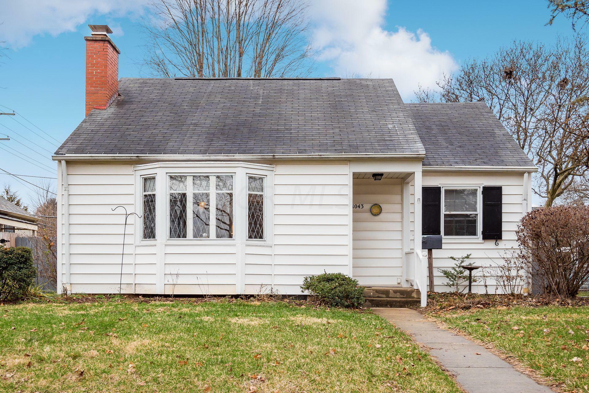 Property Photo: 1043 S Roosevelt Avenue OH 43209