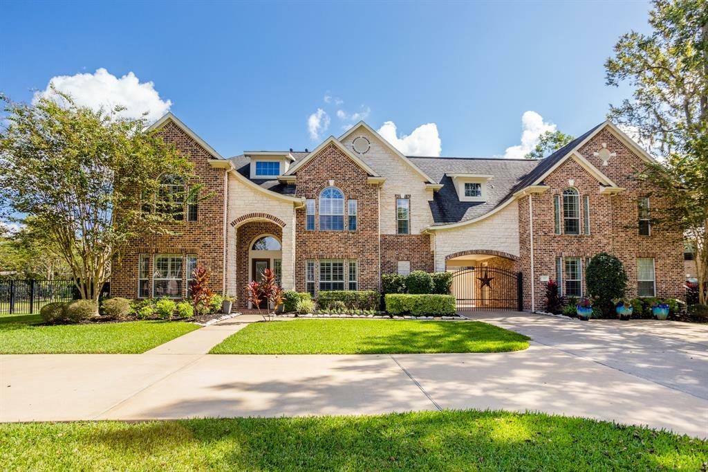 Property Photo: 10 Big Leaf Court TX 77459