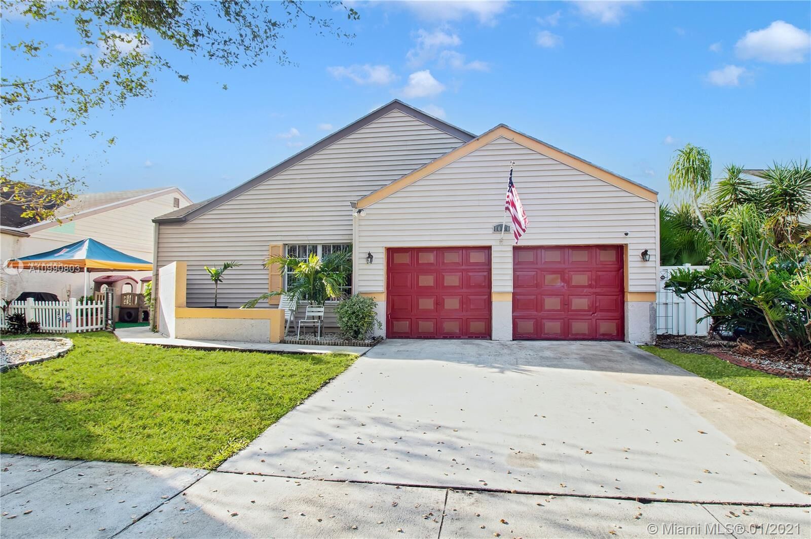 Property Photo: 1050 SW 85th Ave FL 33025
