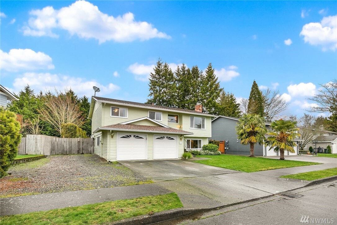 Property Photo:  4516 NE 22nd Place  WA 98059 