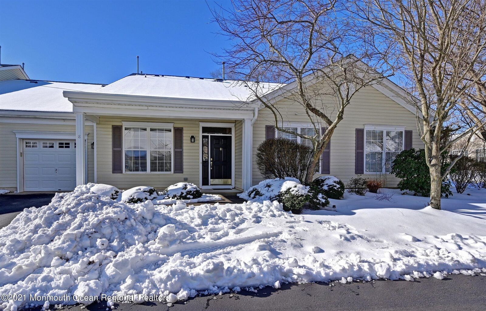 Property Photo:  8 Autumntide Drive  NJ 08701 