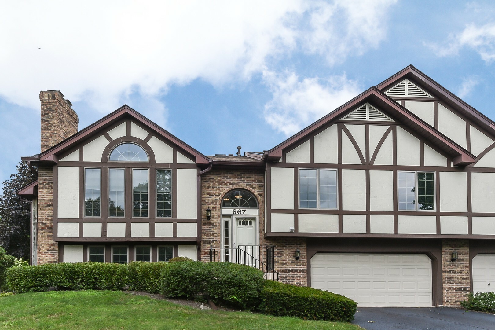 Property Photo: 867 S Dwyer Avenue IL 60005