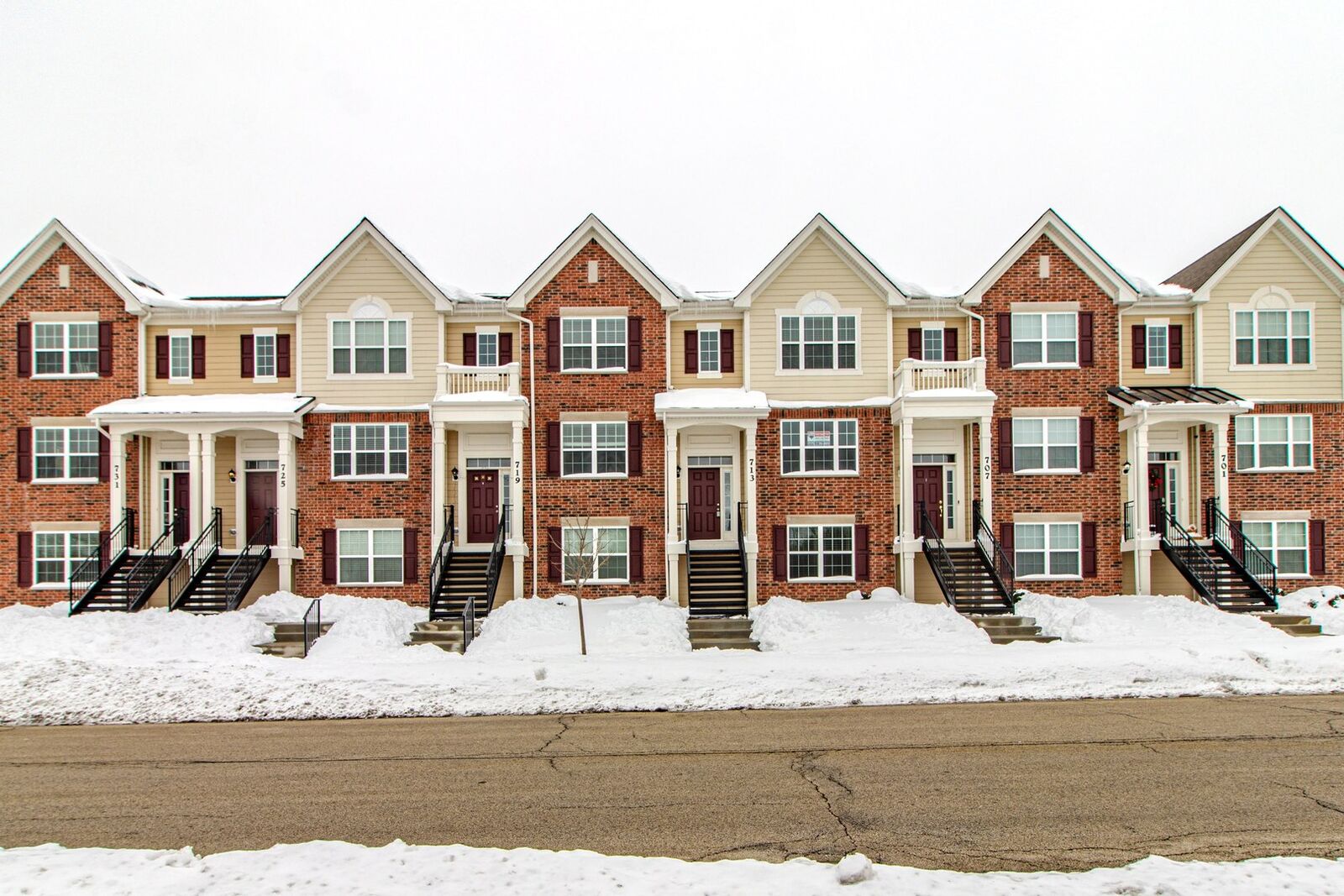 Property Photo: 713 Hickory Street IL 60060
