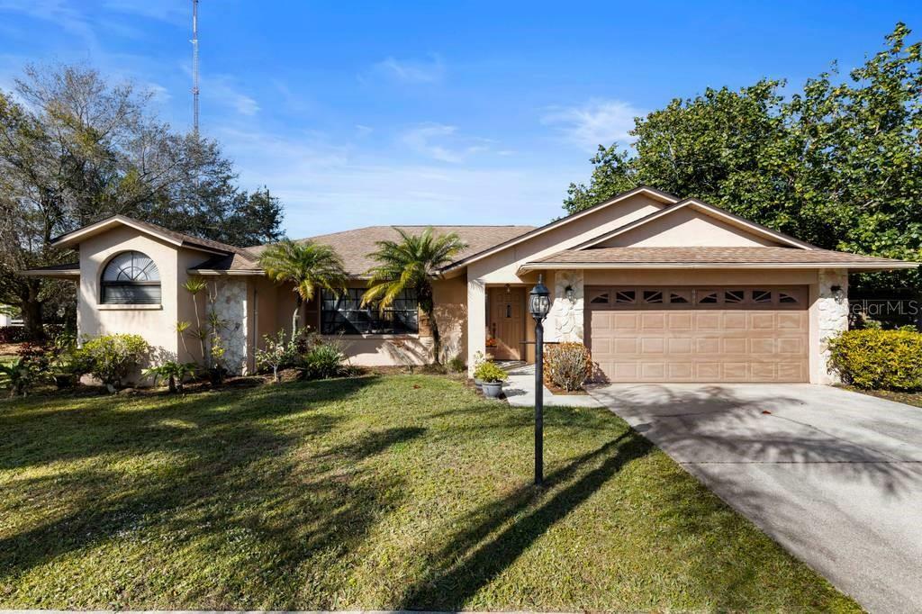 Property Photo:  606 Eastpointe Court  FL 34232 