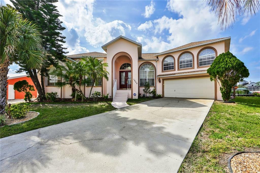 Property Photo:  1020 Silver Palm Way  FL 33572 