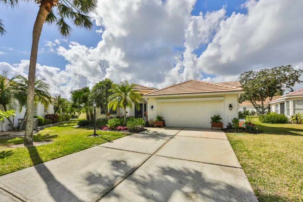 Property Photo:  910 Kings Boulevard 20  FL 33573 