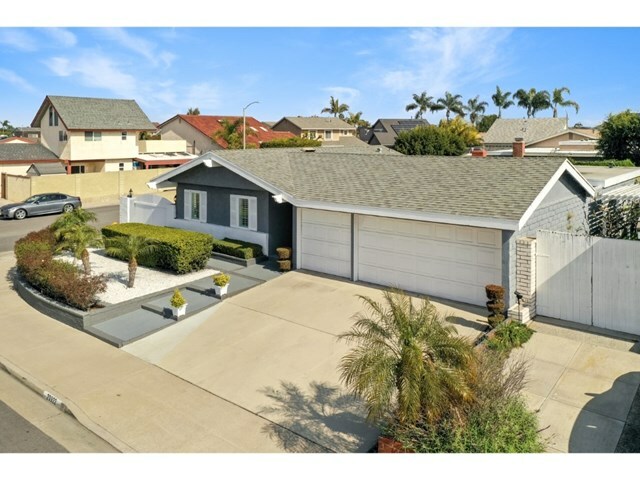 Property Photo: 20922 Beachwood Lane CA 92646