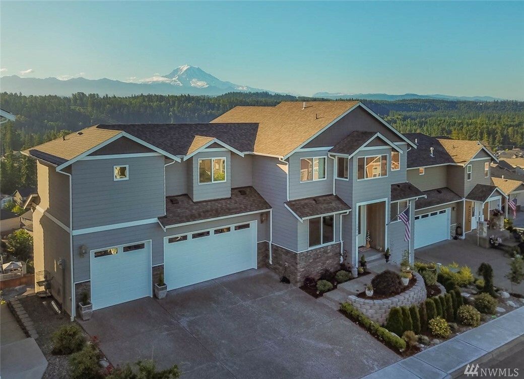 Property Photo: 10908 177th Av Ct E WA 98391
