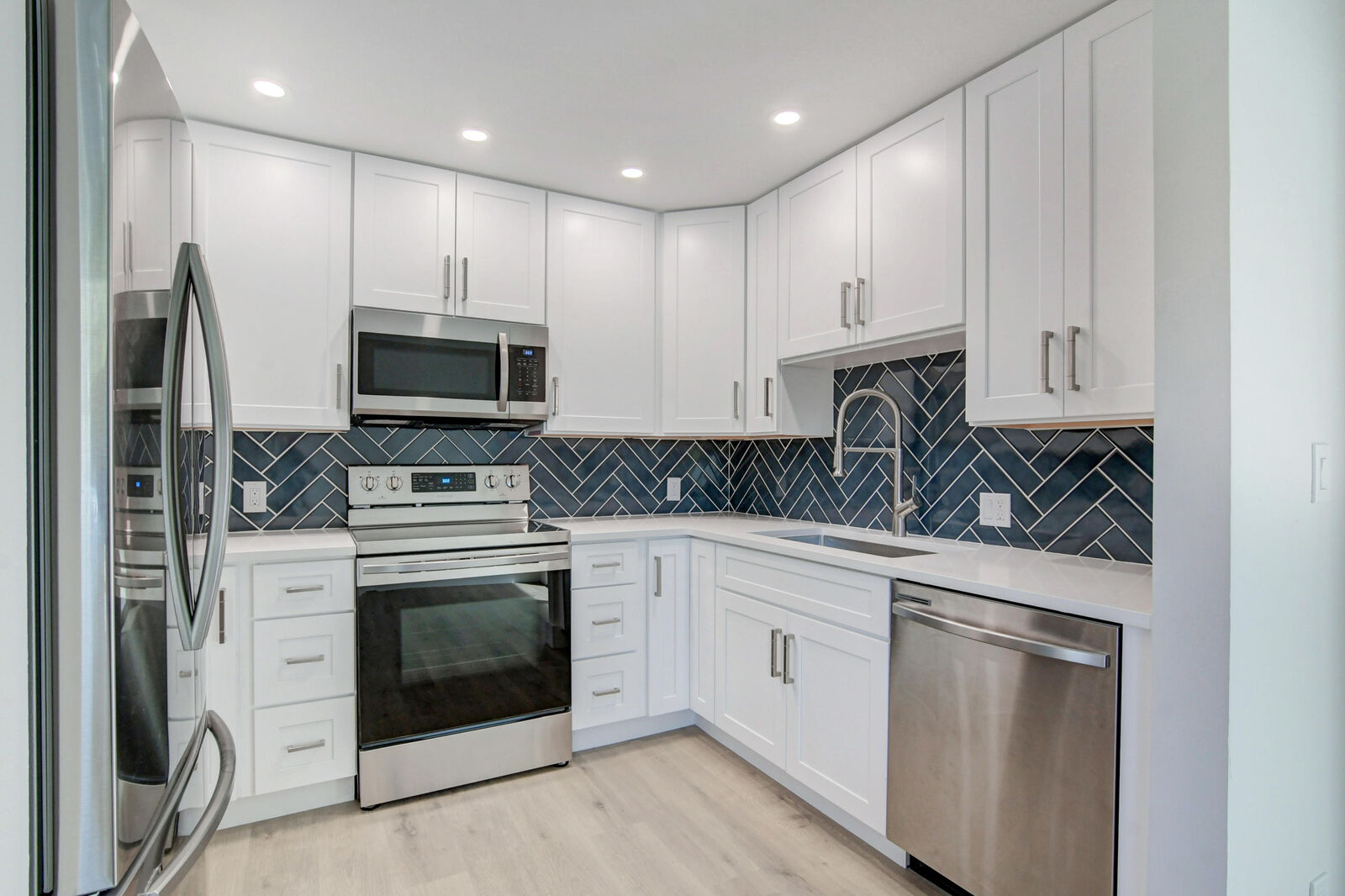 Property Photo:  258 NE 11th Street  FL 33483 