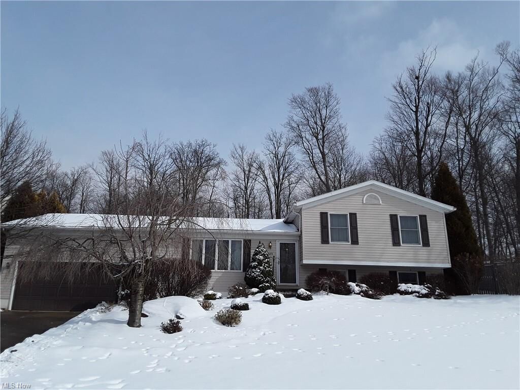 Property Photo: 665 Marsh Way OH 44212
