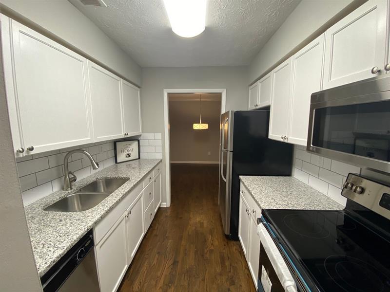 Property Photo:  1150 Collier Road NW L-14  GA 30318 