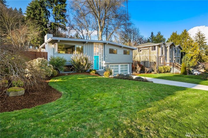 Property Photo: 7624 SE 37th Place WA 98040