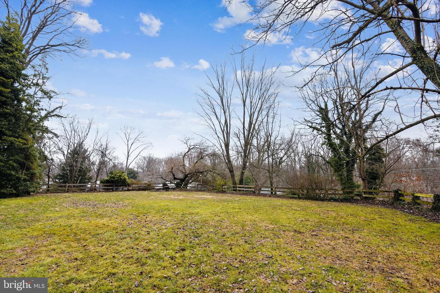 Property Photo: 3718 B Ivydale Drive VA 22003