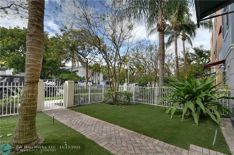 Property Photo:  542 NE 7th Ave 1  FL 33301 