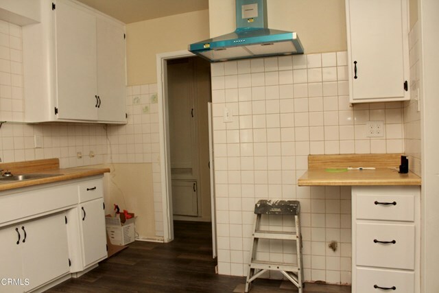 Property Photo:  1413 S J Street  CA 93033 