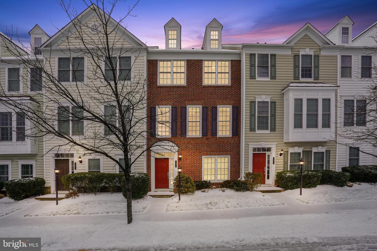 Property Photo: 14616 Crossfield Way VA 22191