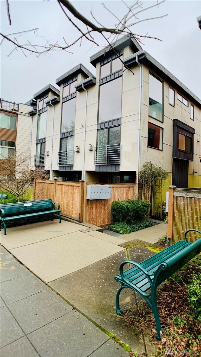 Property Photo:  1718 California Ave SW B  WA 98116 