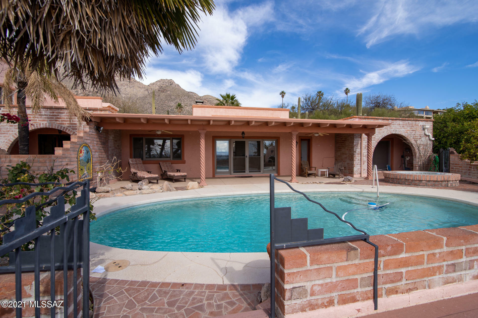 Property Photo:  6820 N Saint Andrews Drive  AZ 85718 