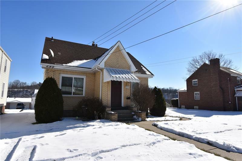 Property Photo:  1811 Walnut St  PA 15106 