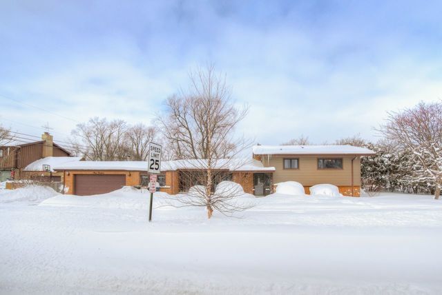Property Photo:  914 S Chester Avenue  IL 60068 