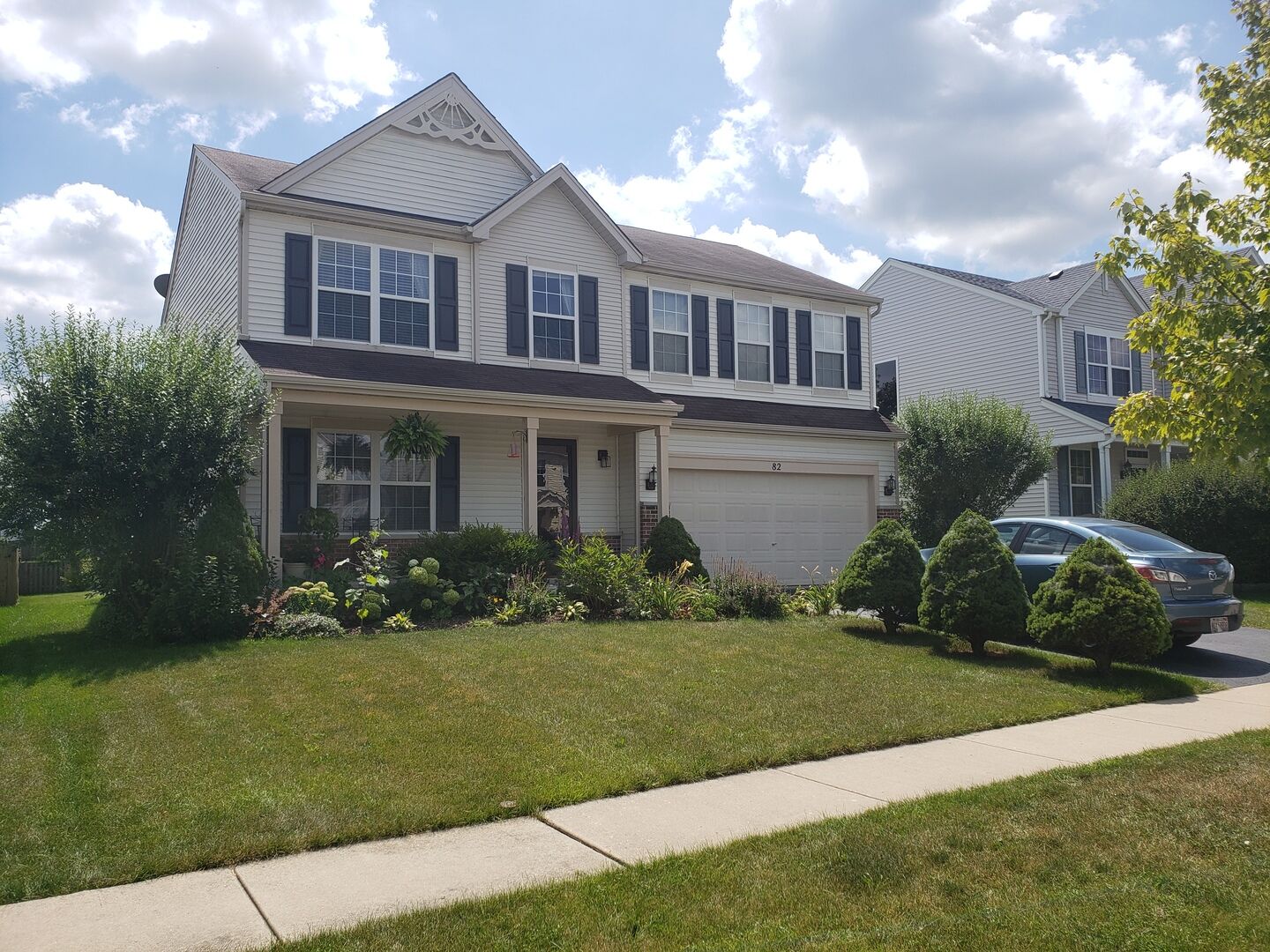 Property Photo: 82 E Daisy Avenue IL 60112