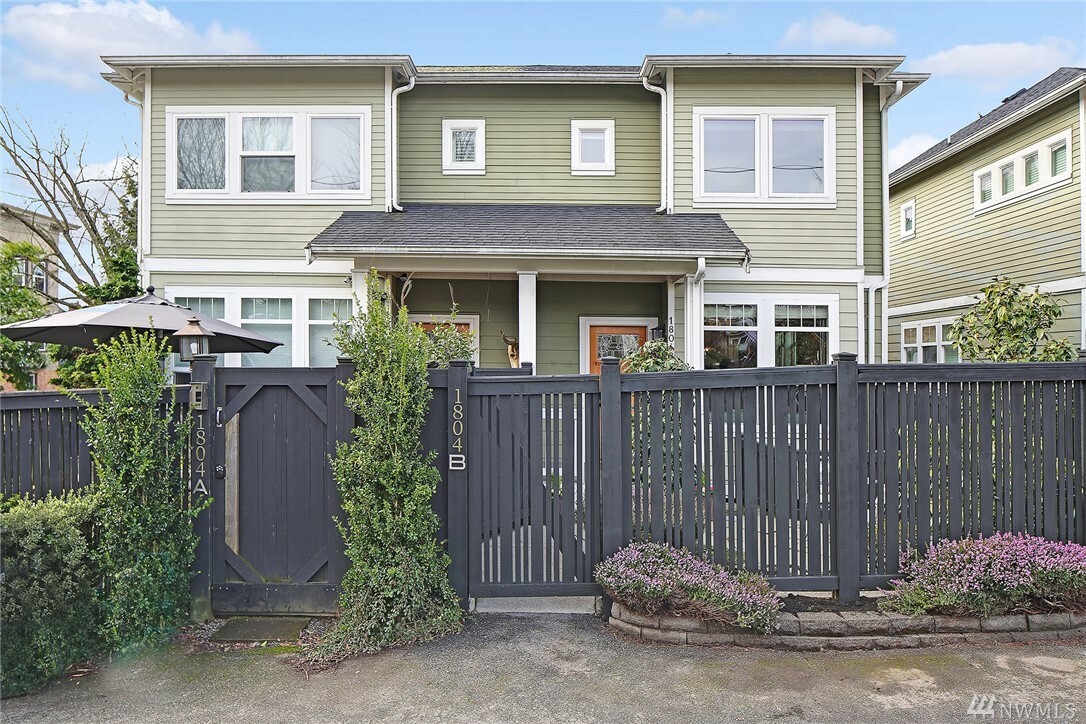 Property Photo:  1804 15th Ave B  WA 98122 