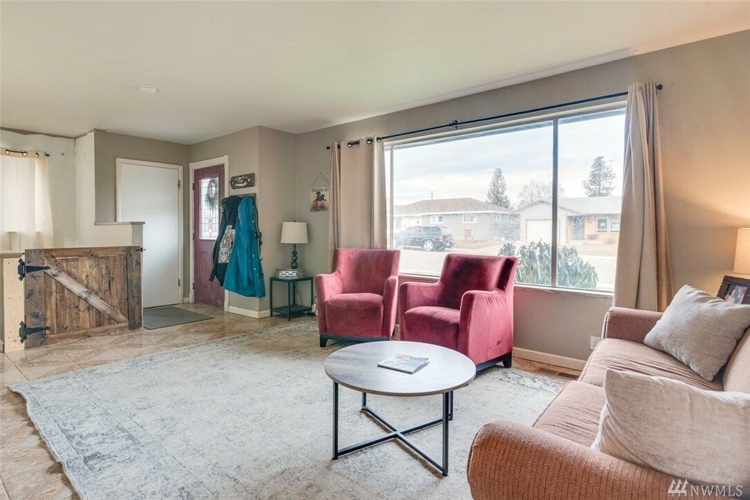 Property Photo: 705 Schons Place WA 98801