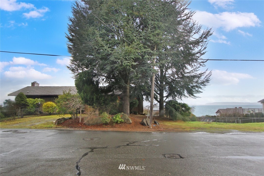 Property Photo: 19028 Sound View Place WA 98020