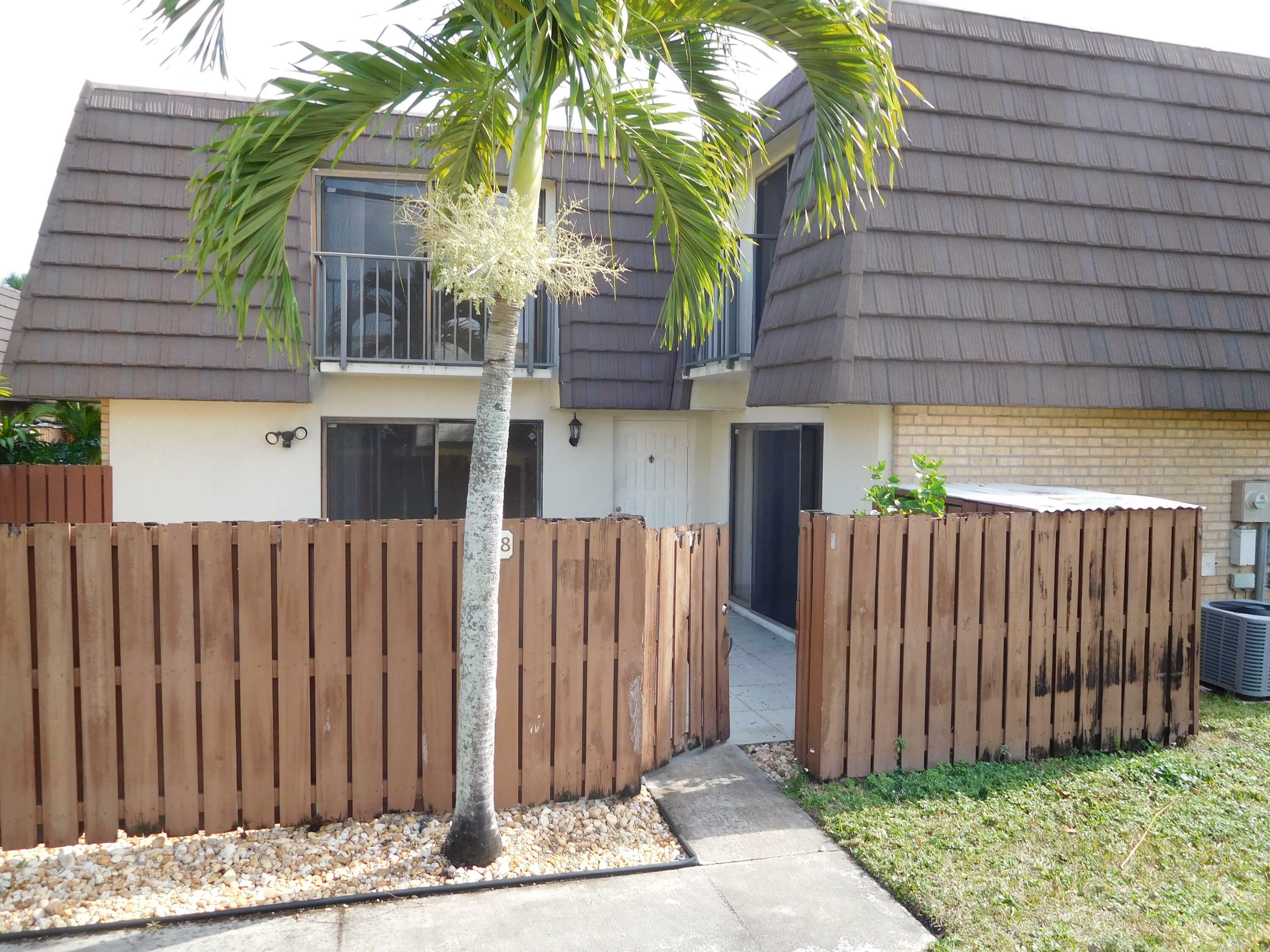 Property Photo:  7718 77th Way  FL 33407 