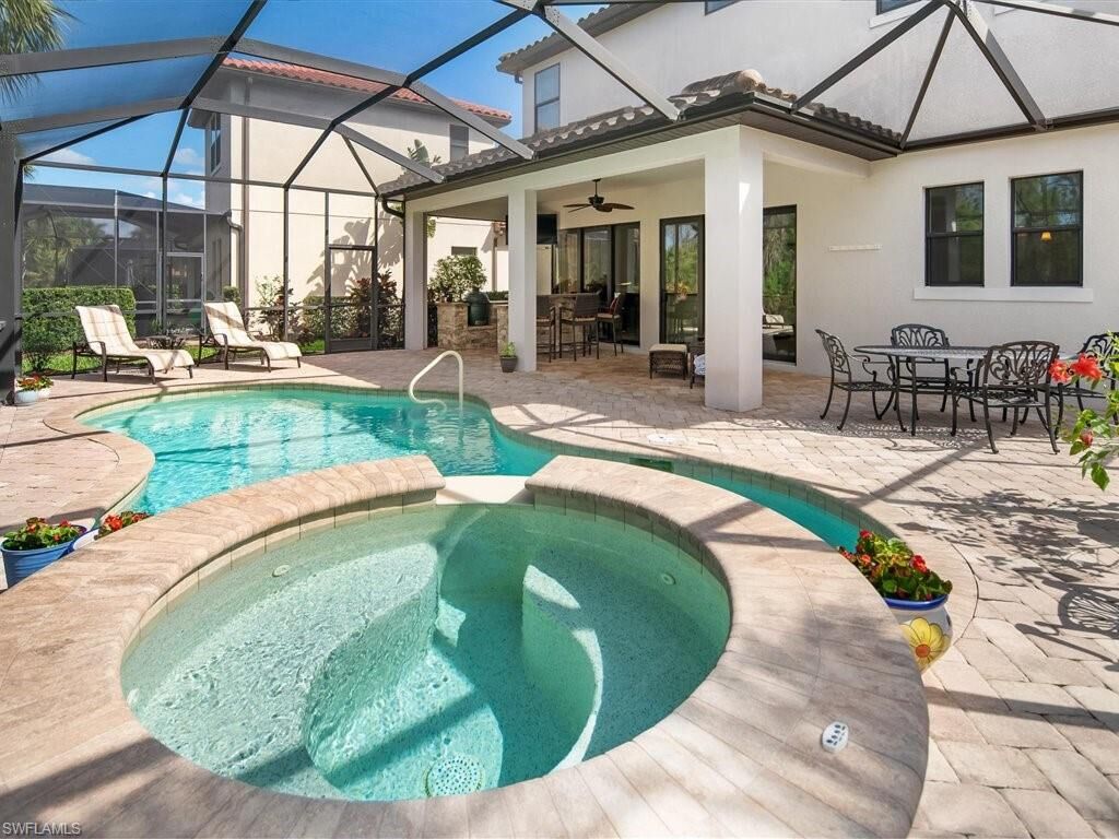 Property Photo:  4119 Raffia Dr  FL 34119 