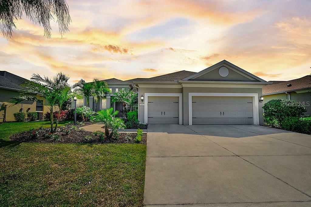 Property Photo: 12072 Longview Lake Circle FL 34211