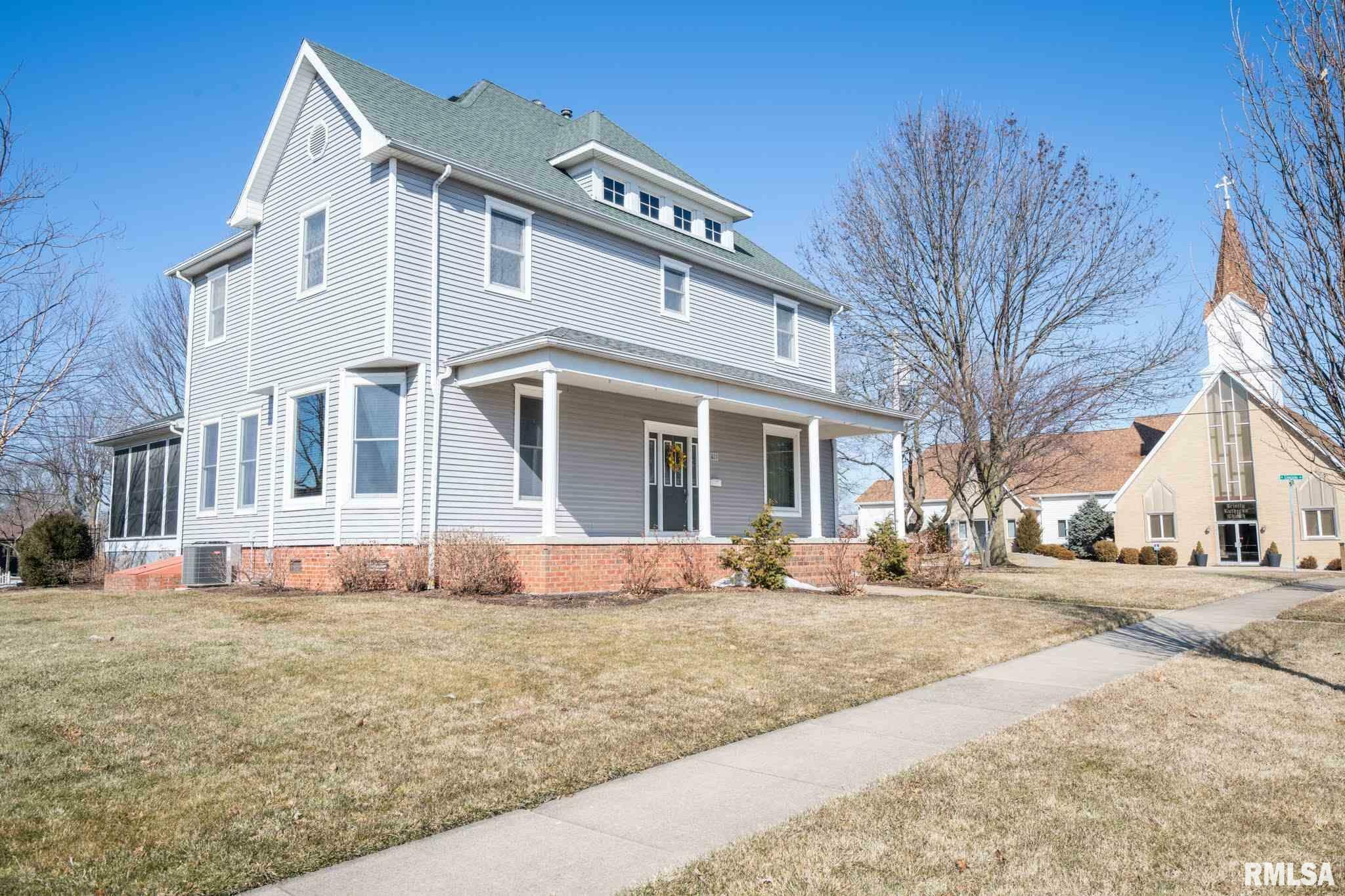 Property Photo: 611 Jefferson IL 61561