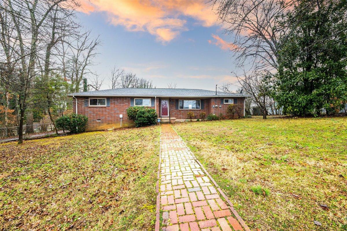 Property Photo:  1802 Cherokee St  TN 37303 