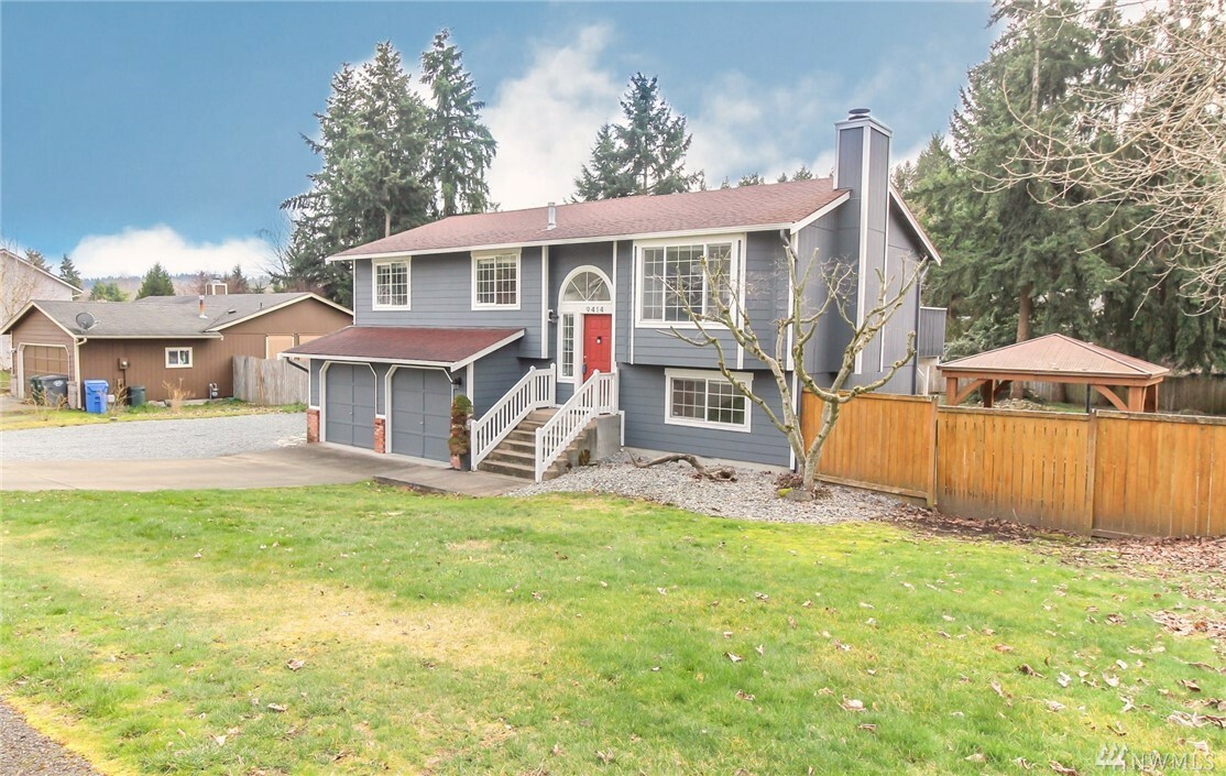 Property Photo:  9414 218th St Ct E  WA 98338 