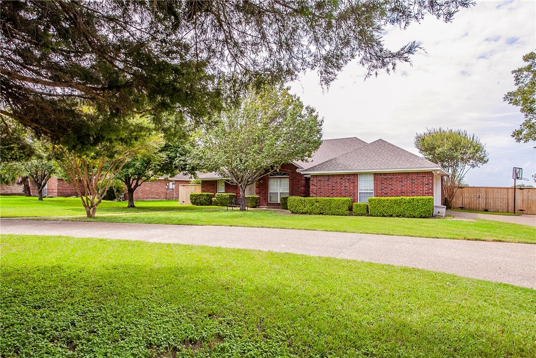 Property Photo:  710 N Old Robinson Road  TX 76706 