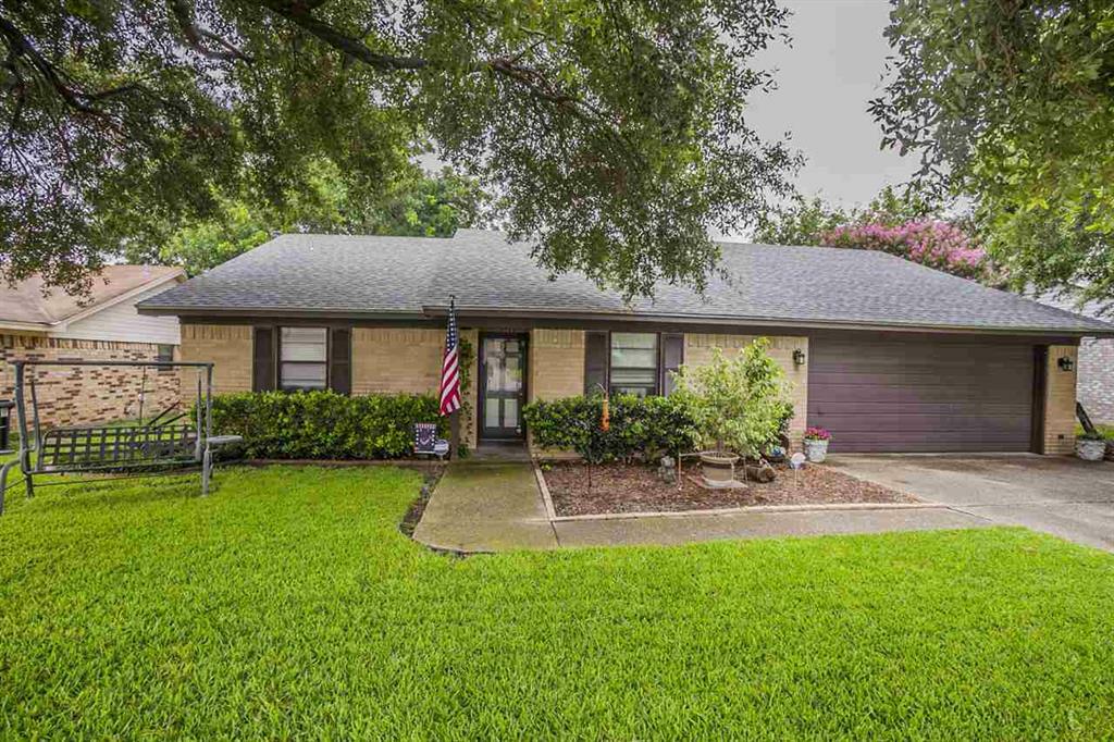 Property Photo:  1012 La Porte Drive  TX 76710 