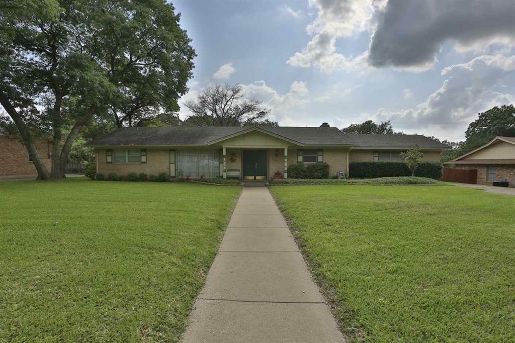 Property Photo:  400 Whitehall Road  TX 76712 