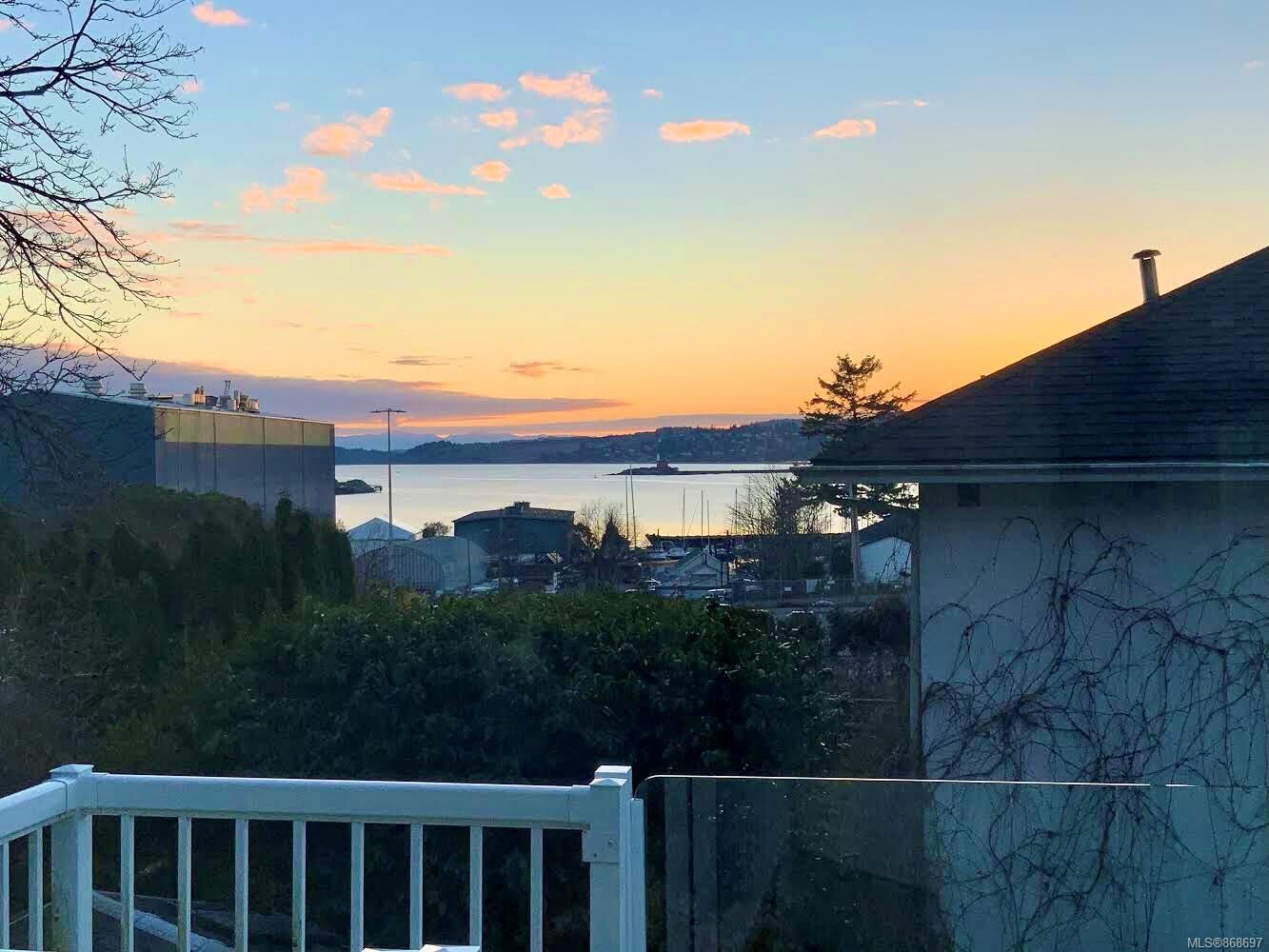 Property Photo: 709 Luscombe Pl 4 BC V9A 7L6