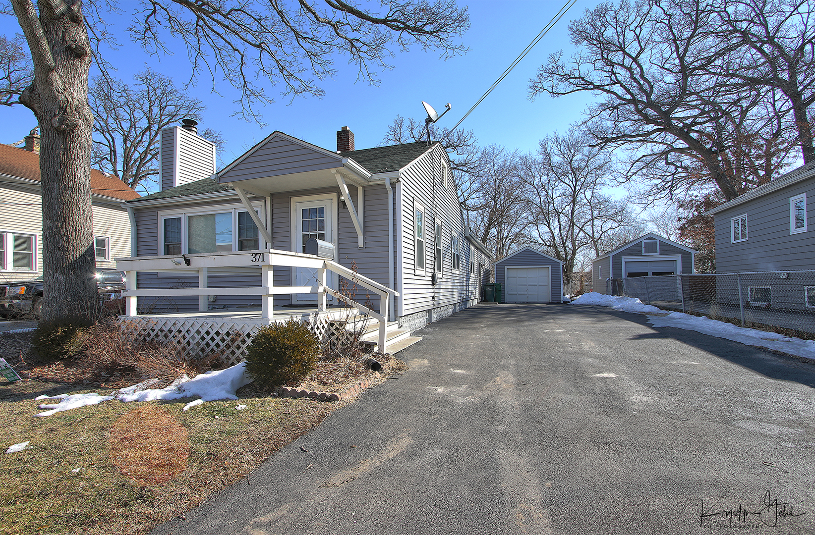Property Photo: 371 N Lake Street IL 60030