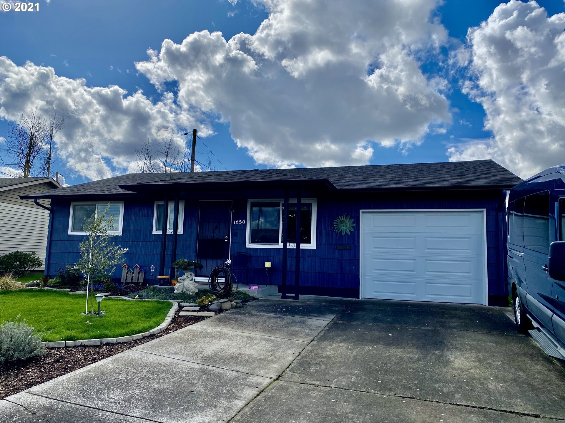 Property Photo:  1650 Vanderbeck Ln  OR 97071 