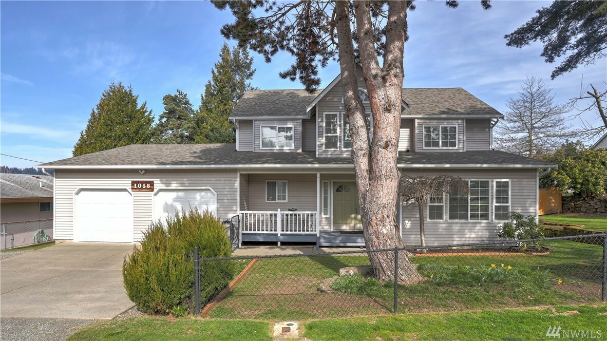 Property Photo:  1018 N 31st St  WA 98056 