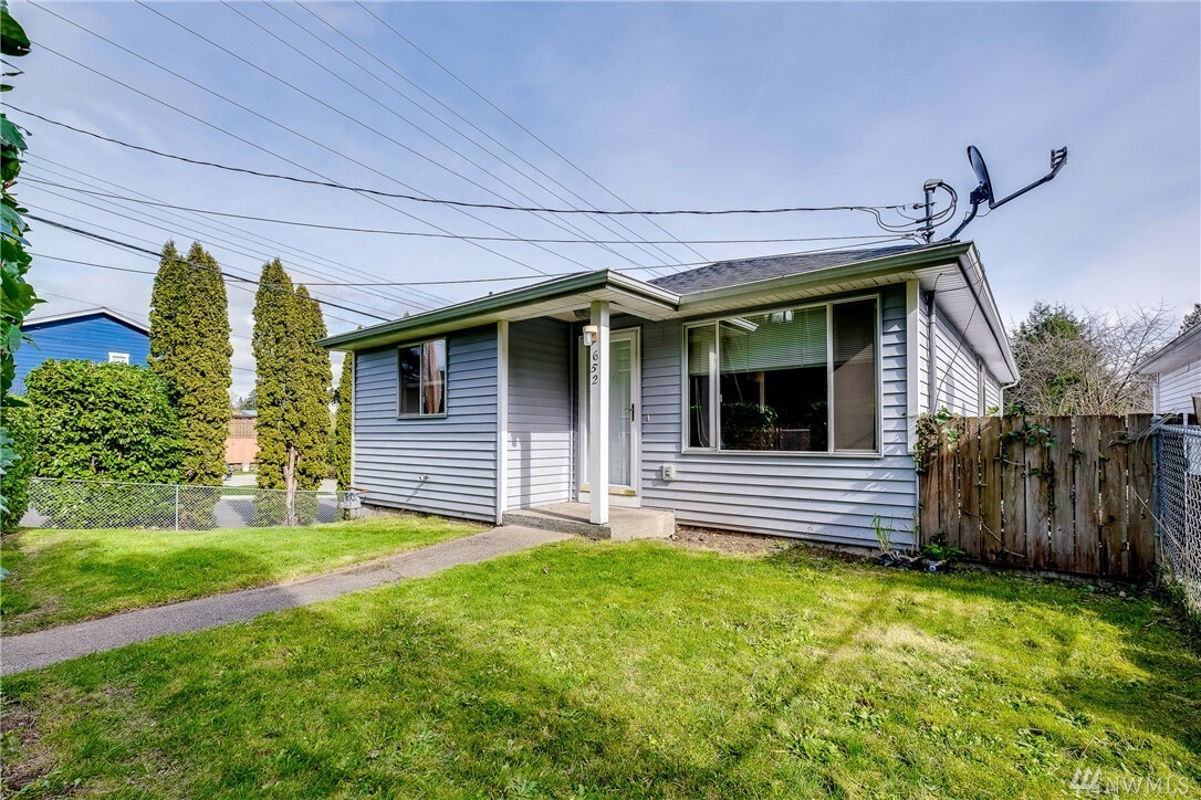 Property Photo:  652 Adele Ave  WA 98310 