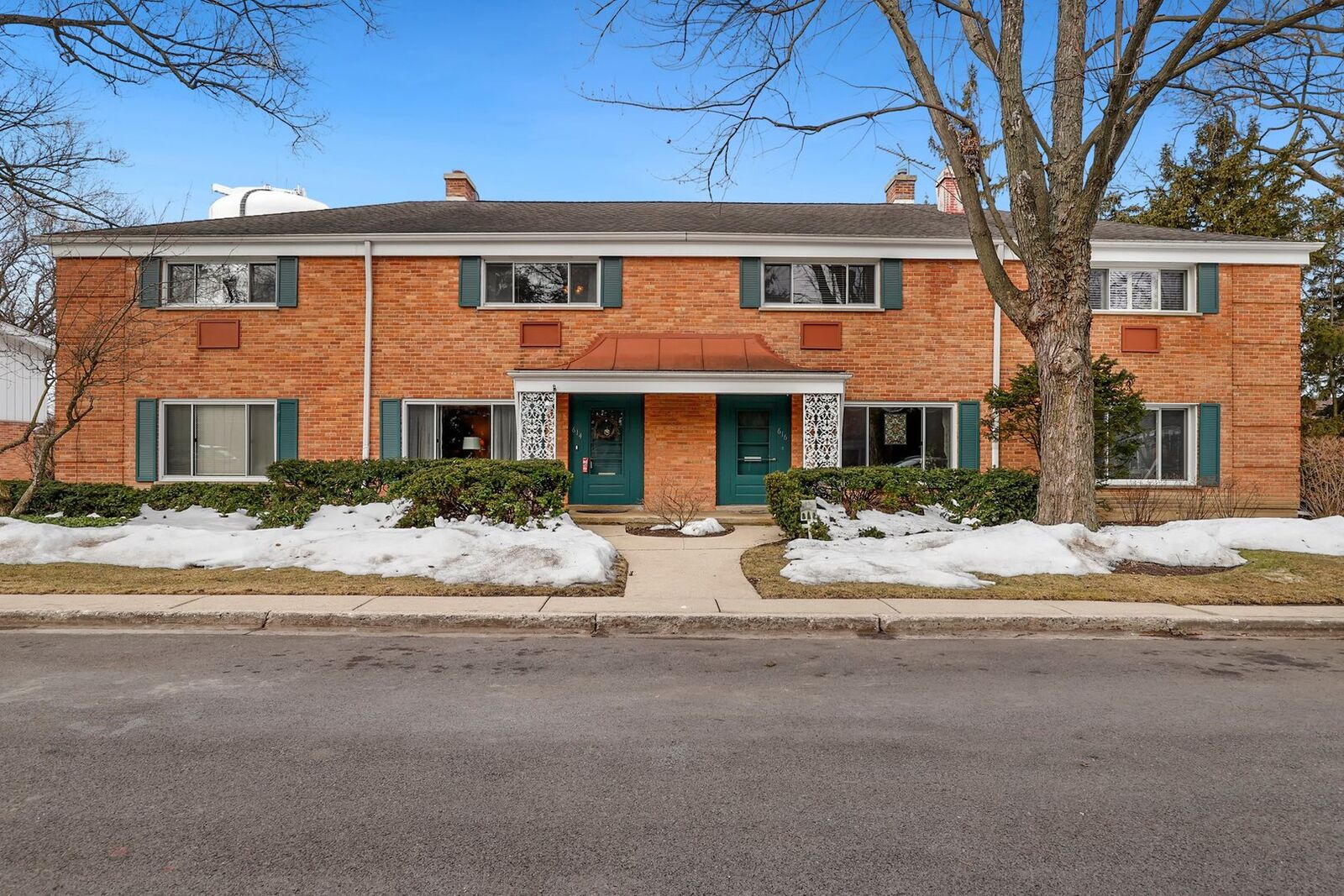 Property Photo:  614 Carriage Hill Drive  IL 60025 