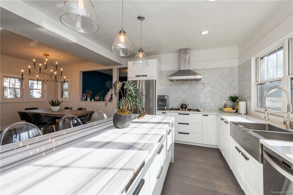 Property Photo:  20 Villard Avenue  NY 10706 