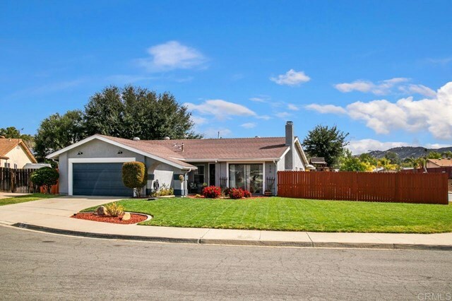 Property Photo:  530 Topaz Court  CA 92027 